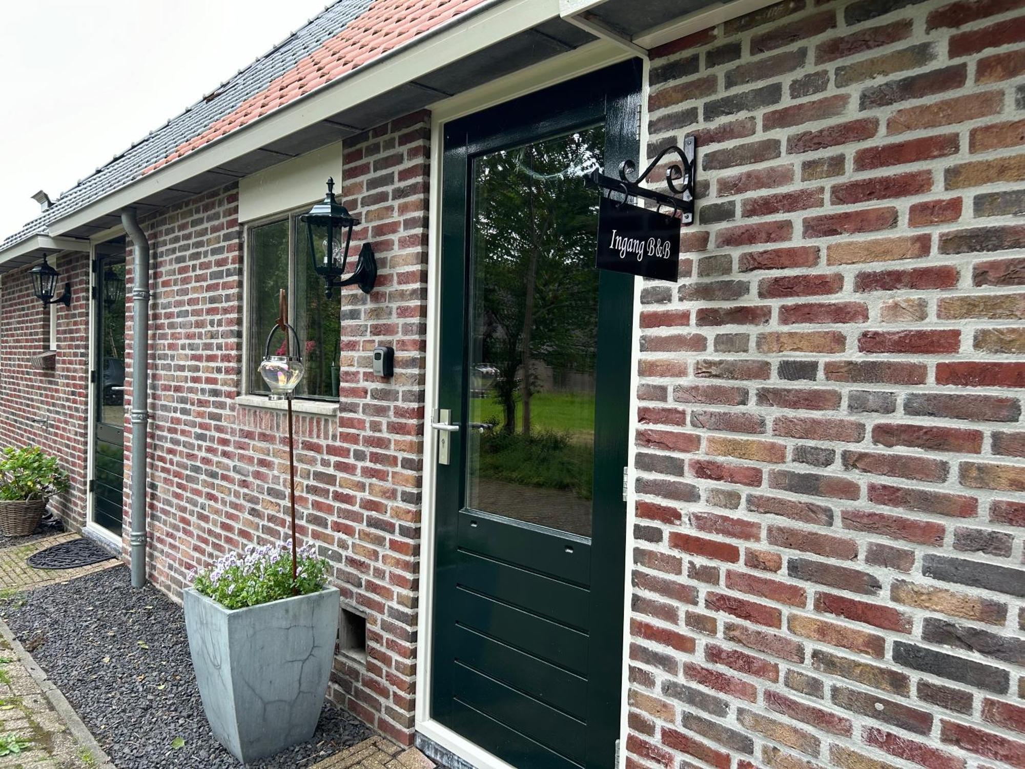 T'Hus Bed & Breakfast Katlijk ภายนอก รูปภาพ