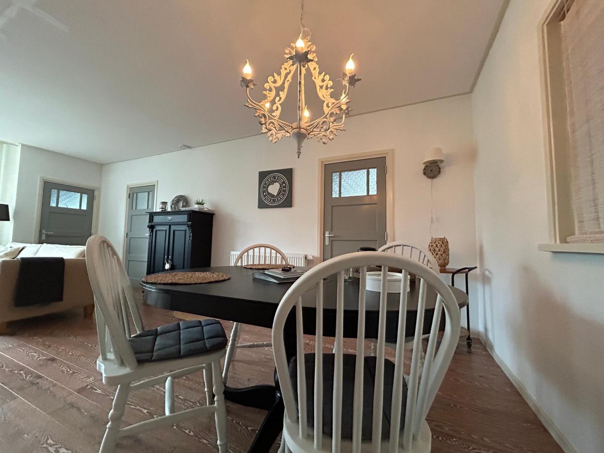 T'Hus Bed & Breakfast Katlijk ภายนอก รูปภาพ