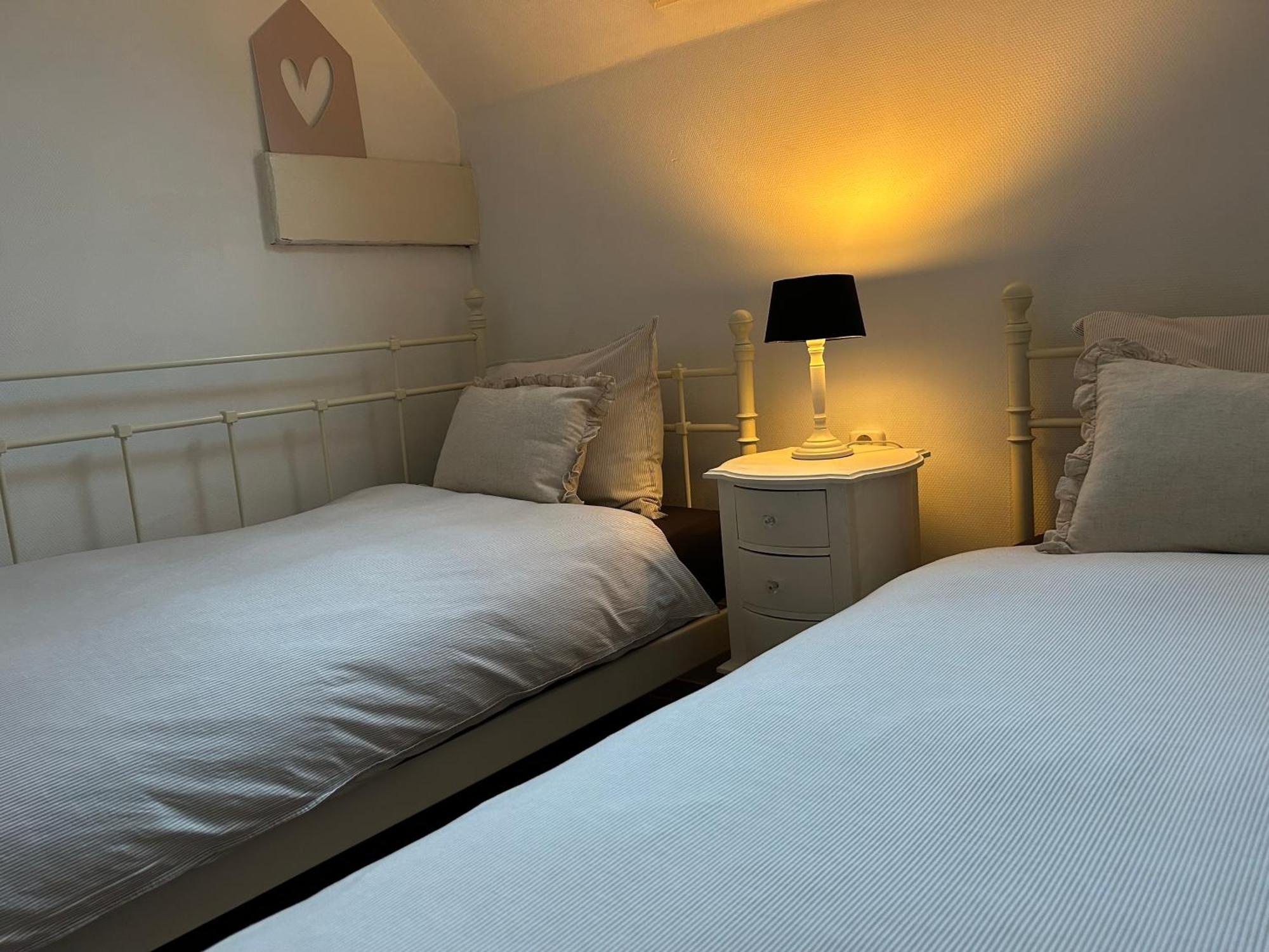 T'Hus Bed & Breakfast Katlijk ภายนอก รูปภาพ